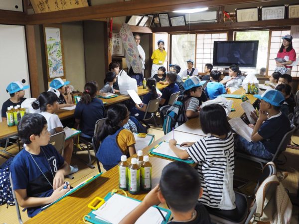 大避神社社務所で学ぶ赤穂市坂越小学校